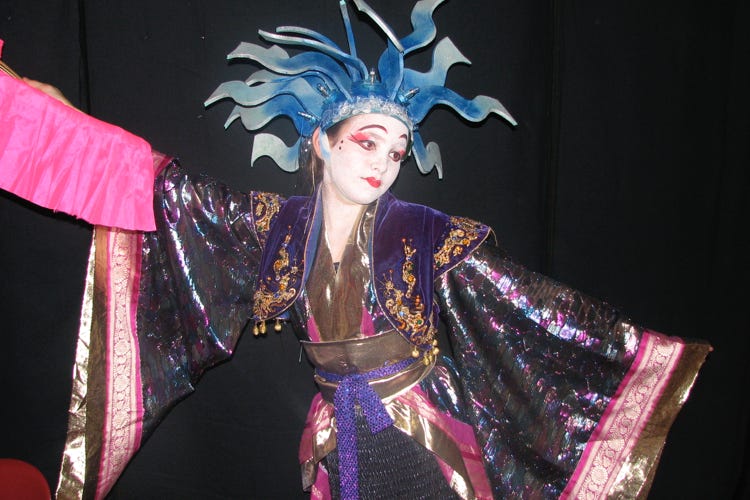 The Queen of Dongting Lake dancing
